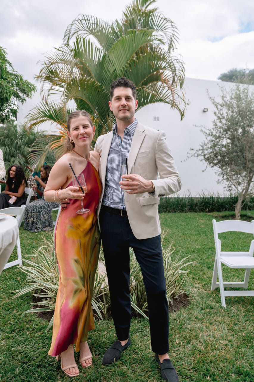 Luxury event couple enjoying drinks
